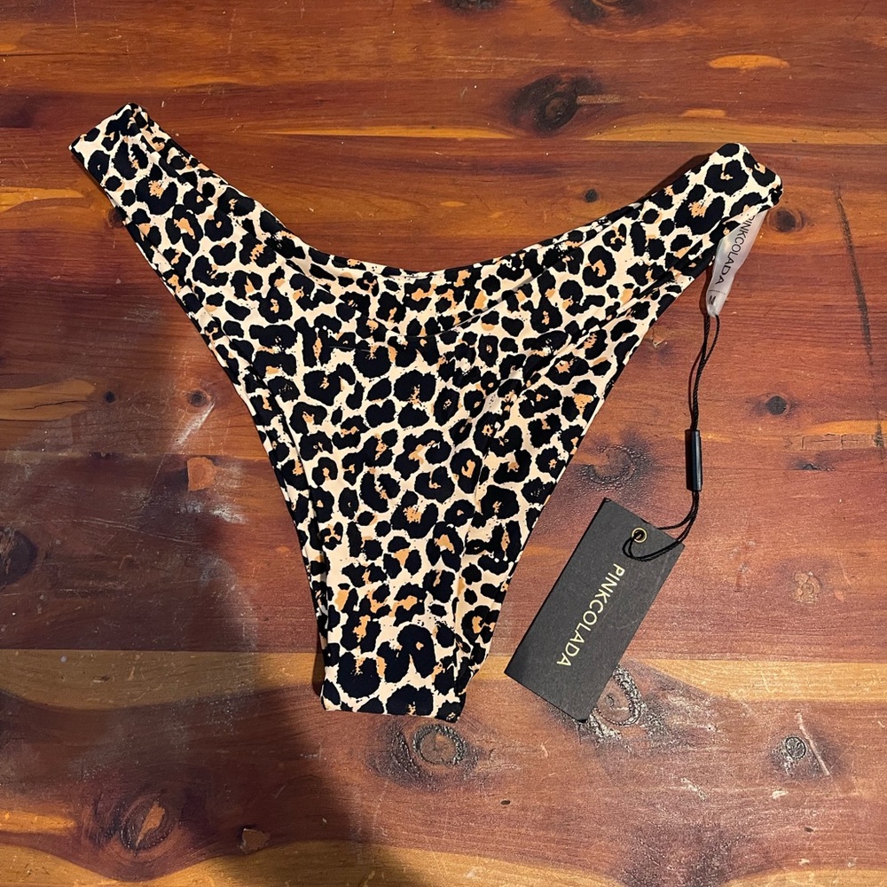 Pink Coolada, Size Medium, Cheetah print bikini bottoms, NWT, cheeky style